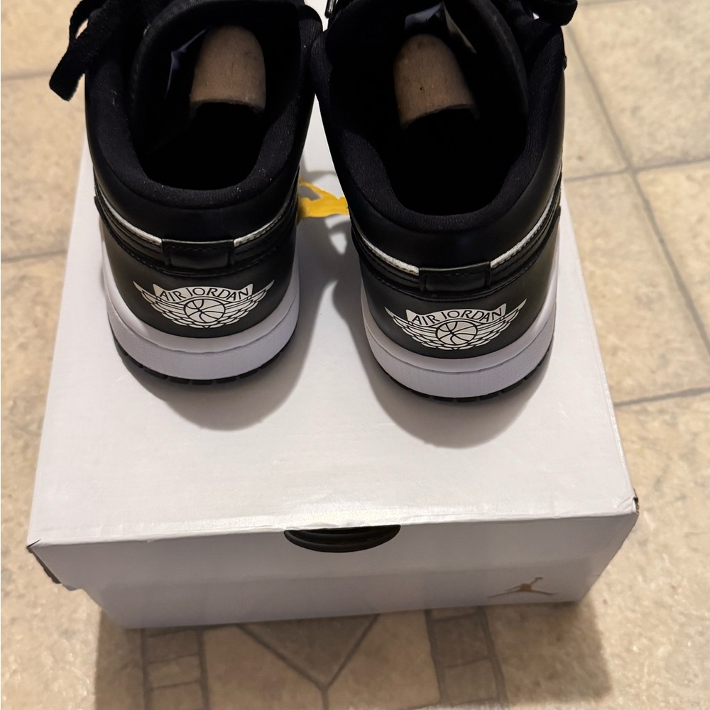 Nike Air Jordan Low SE in Black and Metallic Silver - Picture 3 of 7
